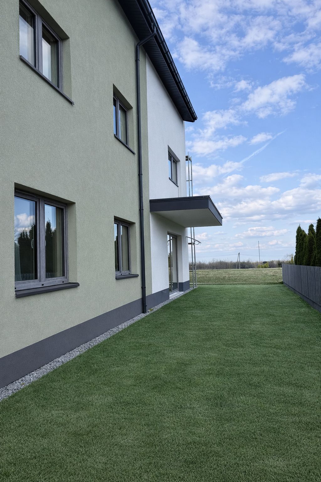 Postęp budowy Mielecka 9 - widok budynku i ogrodu